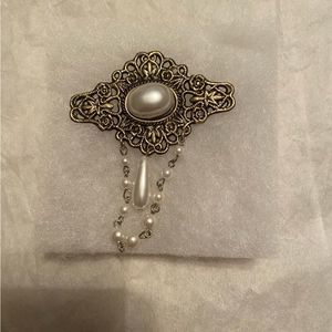 Brooch, costume jewelry